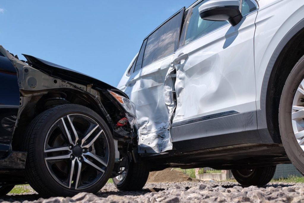 Single vehicle crash kills Kentucky high school teacher, leaves three juveniles injured - Yahoo News Canada