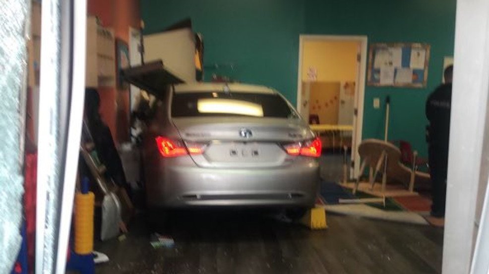 Car crashes into Kentucky daycare - KFOX El Paso