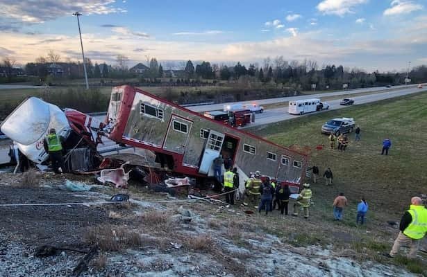 3 horses die, driver is hurt in Kentucky trailer crash - Horse Racing Nation