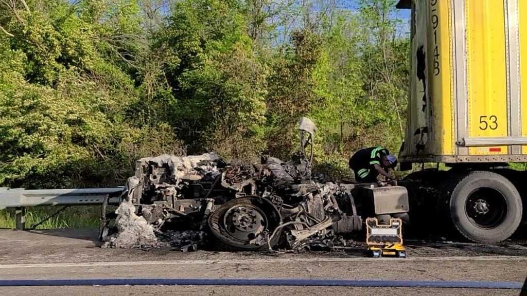 Semi-truck crash, fire leads to I-71 south closure near Verona - WLWT Cincinnati